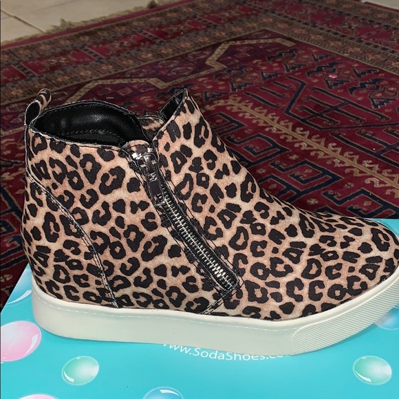 Leopard Zipper Sneakers - Picture 3 of 5